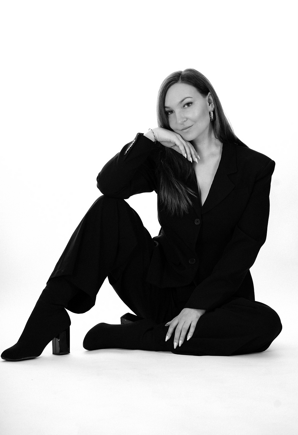 Sonja-founder-SwipesandVibes_edited_edited.png