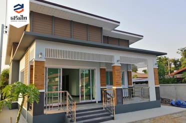 บ้านสไตล์โมเดิร์น หลังคาเล่นระดับ ยกสูง