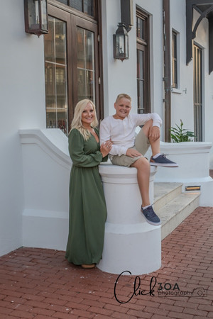 Top 30A Photographer capture family photos in Rosemary Beach | Fall Wardrobe Ideas