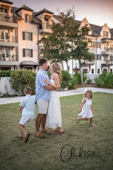 personal stylist covers What to wear | Blue & White Outfits for family photos