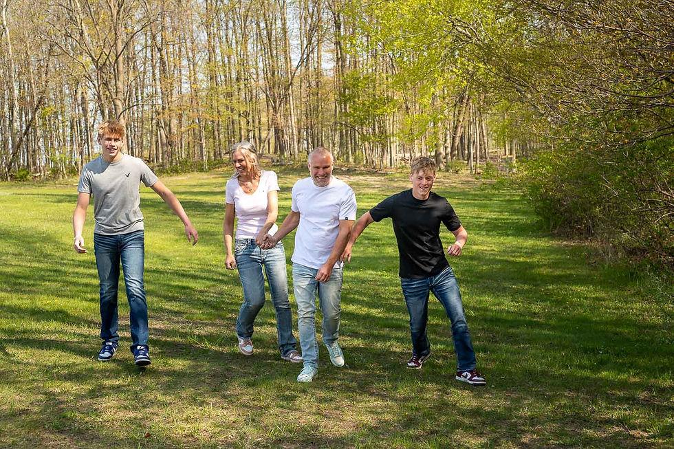 Want to learn how to capture genuine smiles and natural moments at our Quick Flow Family Posing Photography Workshop in Michigan?