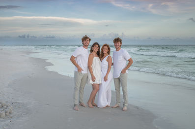 Is your extended family vacation too big for a quick session? How can a 30A Photographer deliver?