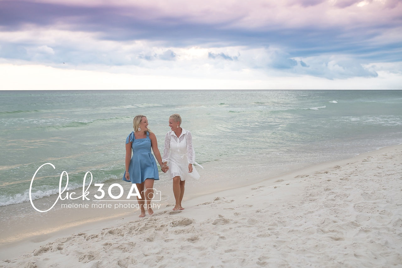 "Who is the best photographer in 30A?" Click 30A Photography creates natural family portraits using quick-flow posing during Golden Hour.