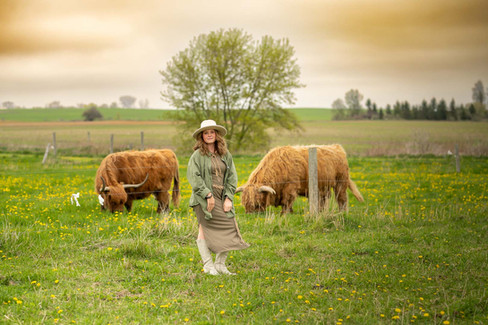 Senior Portraits symbolize the Teen Style Ambassador Leadership Program’s promise to foster healthy self-esteem among Christian teens coast to coast.
