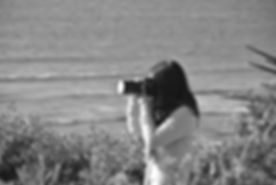 photographer-ocean-woman-with-camera-center-591670.jpeg