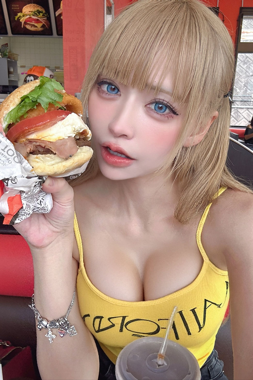 コスプレイヤーのチロル