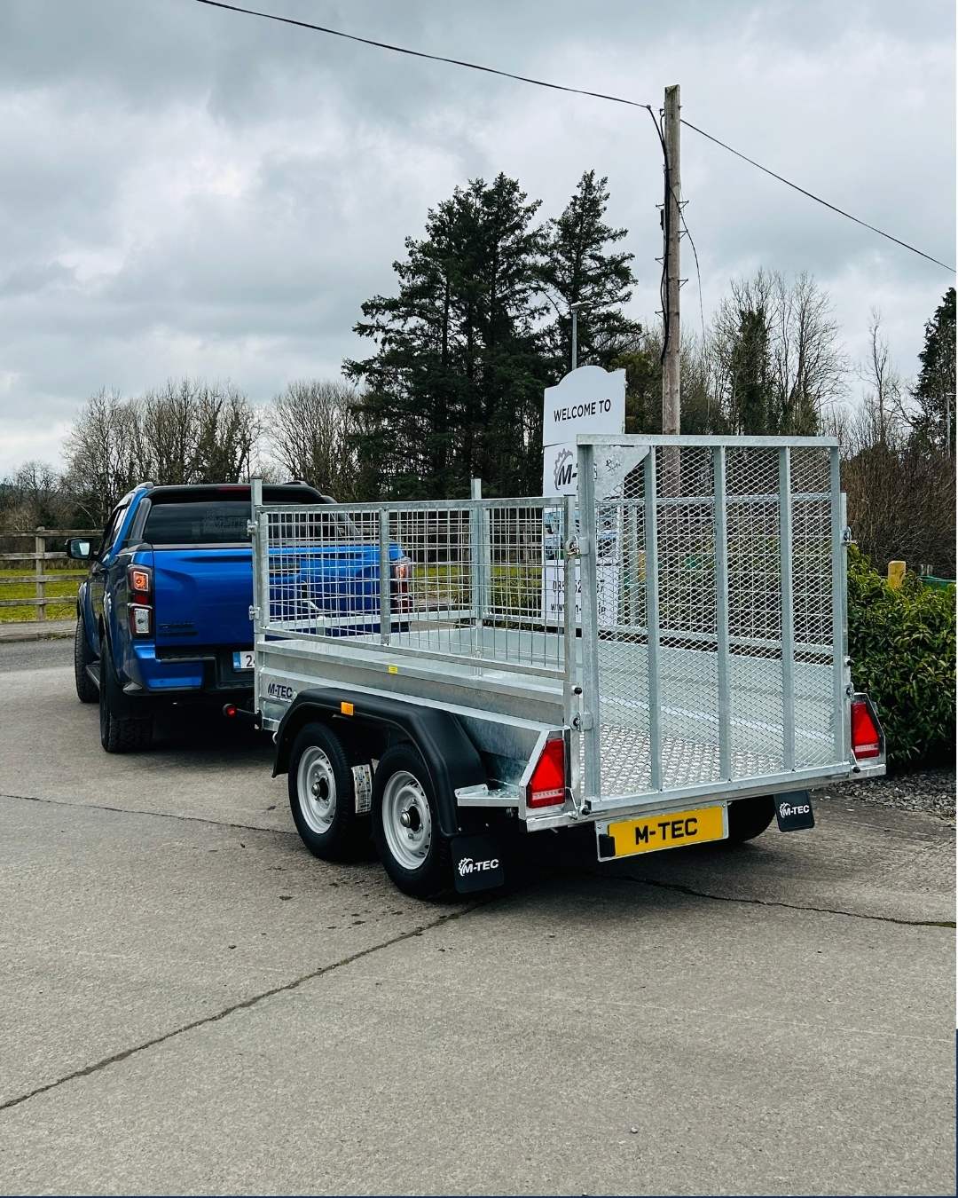 M-Tec 8.2ft x 4.2ft Twin Axle Trailer