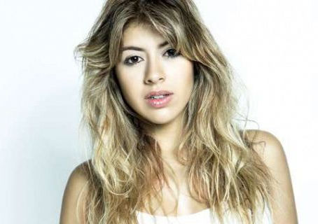 NAELA REGRESA CON “PIÑA COLADA”: UNA EXPLOSIÓN DE FRESCURA, RITMO Y VERANO