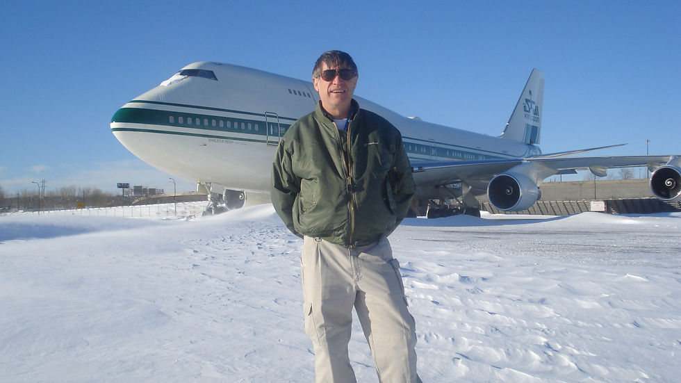 Mark Kelly standing in front of a B747 in the snow in New York