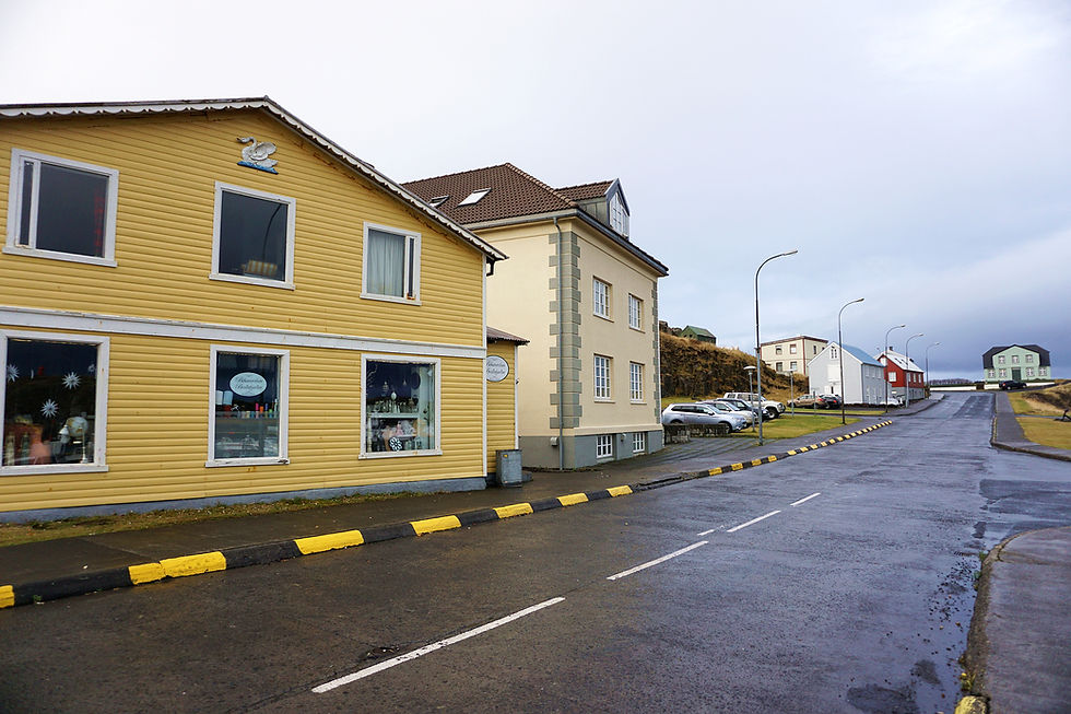Location of the bar and the road.