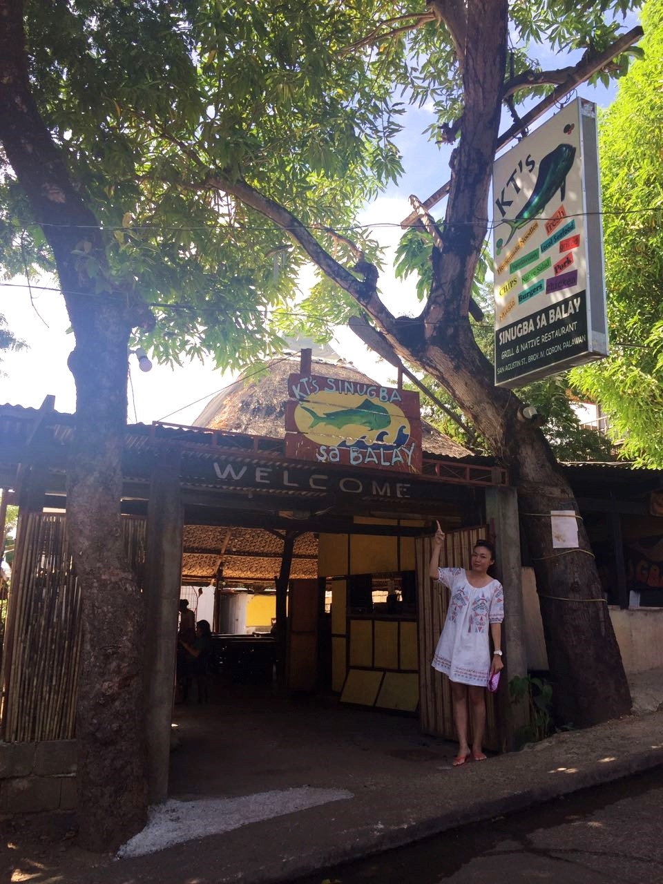 Briseis at the entrance of the restaurant. - Photo credited to Magic5.