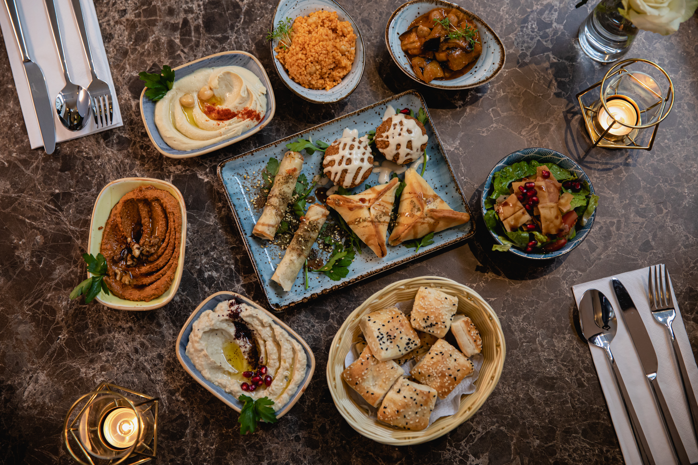 Frische syrische Mezze-Auswahl im Restaurant SHAM
