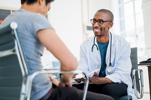 642394497_doctor_showing_results_to_patient_in_hospital.jpg