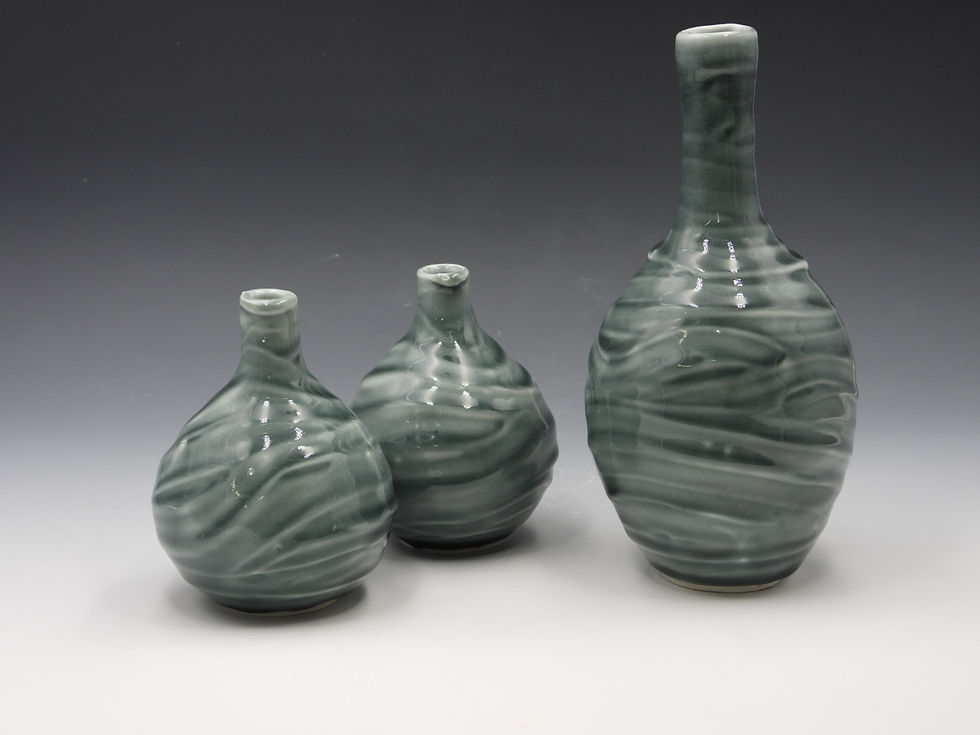 Thumbnail: Porcelain bottle in clear green 