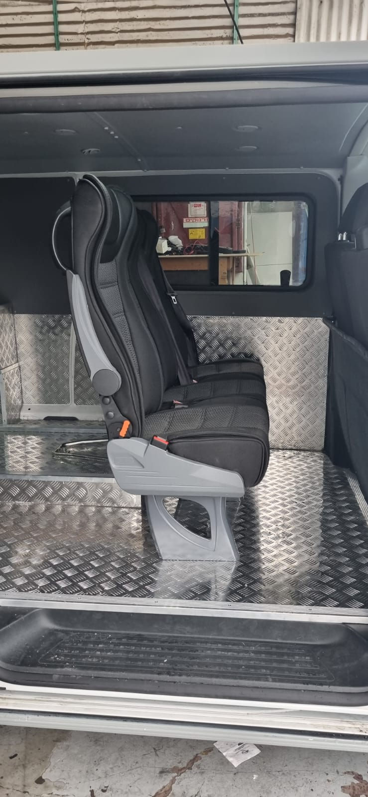 תמונה ממוזערת: עיצוב רכב להובלת נפטרים VW T6