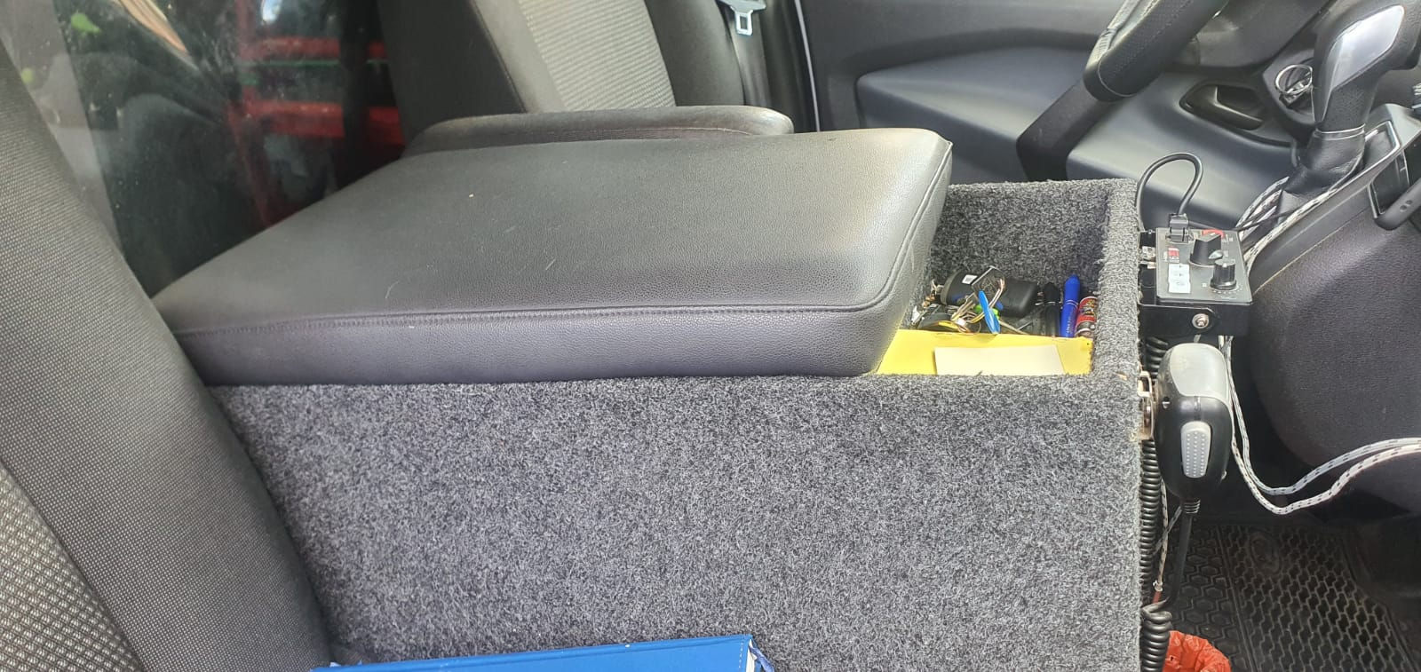 התקנת ארזג חפצים-משענת יד VW CRAFTER 2023