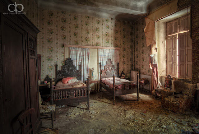 Manor Bedroom "Bed of Princes", by David Pinzer