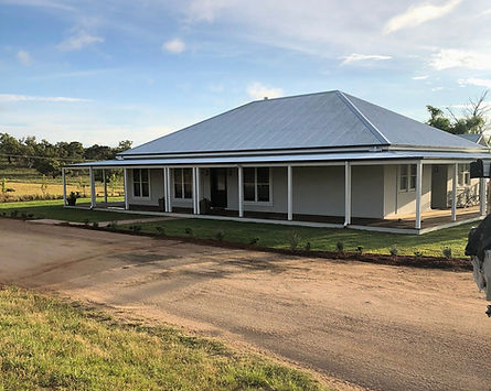 New cottage exterior with verandah in rural Central West NSW by Tablelands Builders