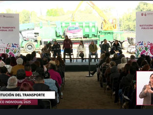 La Jefa de Gobierno, Clara Brugada, supervisa el proceso de chatarrización de unidades antiguas durante la presentación del programa de sustitución del transporte público individual 2025 en la alcaldía Venustiano Carranza.