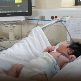 El Hospital de la Mujer fortalece los procedimientos de farmacovigilancia y estandarización para garantizar tratamientos seguros y precisos en el área de neonatología.