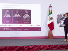 Presidenta Sheinbaum durante "Las Mañaneras del Pueblo" Desarrollo habitacional del Programa Vivienda para el Bienestar en Playa del Carmen, Quintana Roo, con viviendas de 60 metros cuadrados diseñadas para trabajadores de bajos ingresos