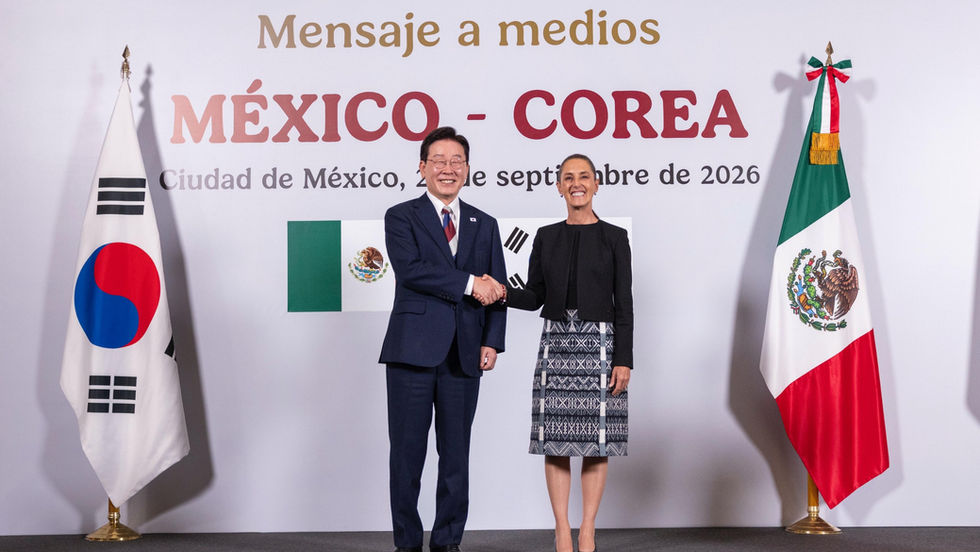 Mandatarios y delegaciones oficiales de México y la República de Corea durante el mensaje a medios ofrecido en Palacio Nacional para presentar los acuerdos del Plan de Acción 2026-2030.