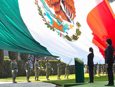 La Presidenta de México, Claudia Sheinbaum Pardo, encabeza la ceremonia conmemorativa del Día de la Bandera en México desde el Campo Marte