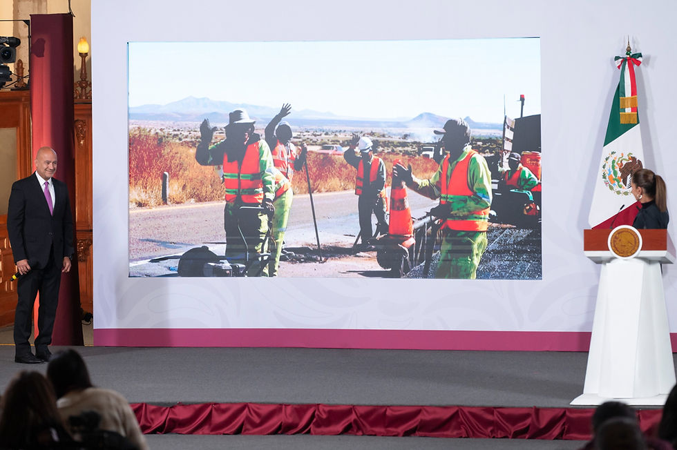 Maquinaria especializada y trenes de pavimentación de última generación trabajando en el mantenimiento preventiva y correctiva de la Red Federal del Carreteras bajo el programa Bachetón 2026