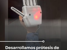 Prótesis de mano con impresión 3D, desarrollo médico, tecnología en salud, innovación en prótesis.