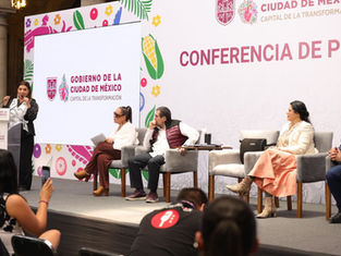 Autoridades del Gobierno de la Ciudad de México durante la presentación del nuevo padrón digital para regular el hospedaje eventual en las alcaldías centrales