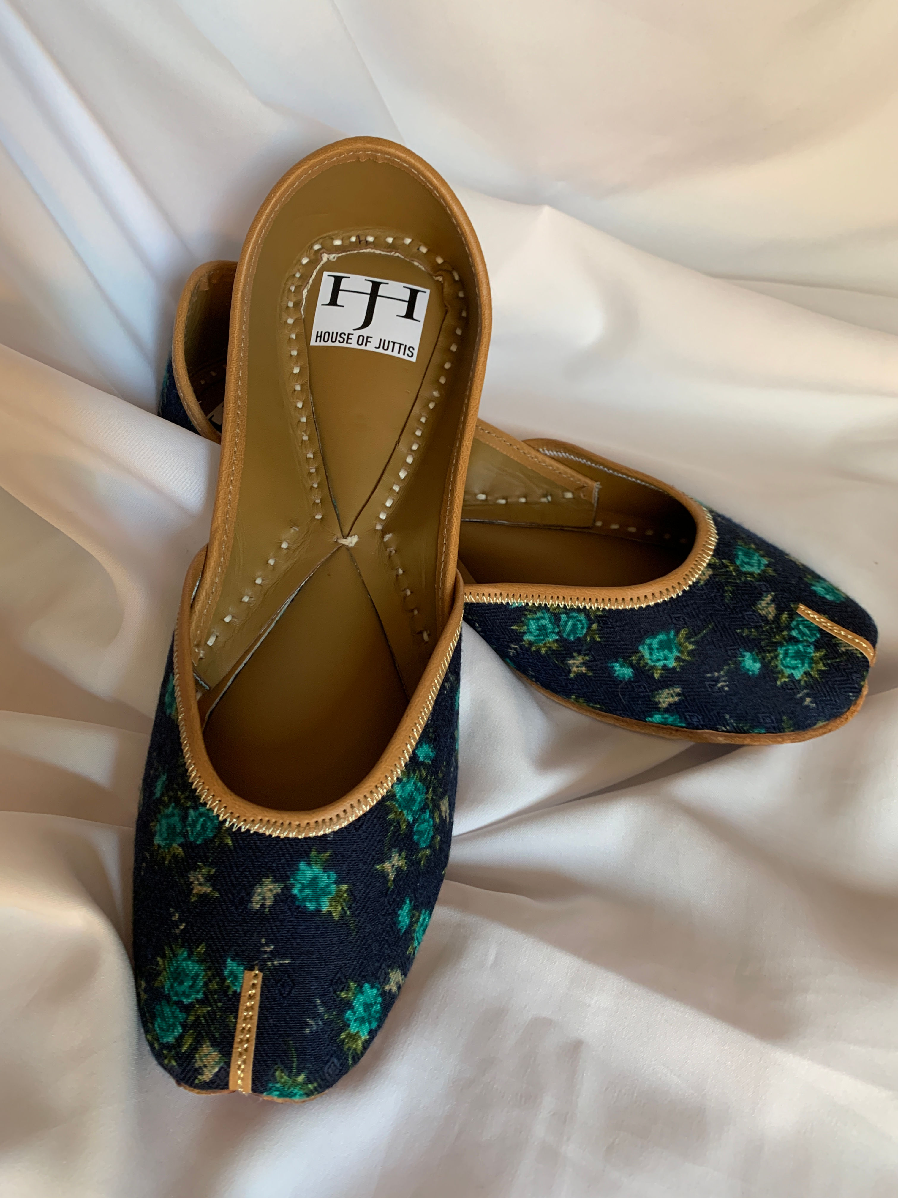 Floral Navy Printed Juttis