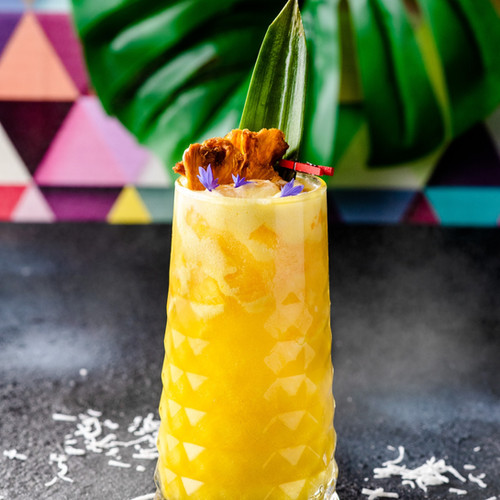 Gaseosa Artesanal de Piña y Coco | Petronio Bogotá