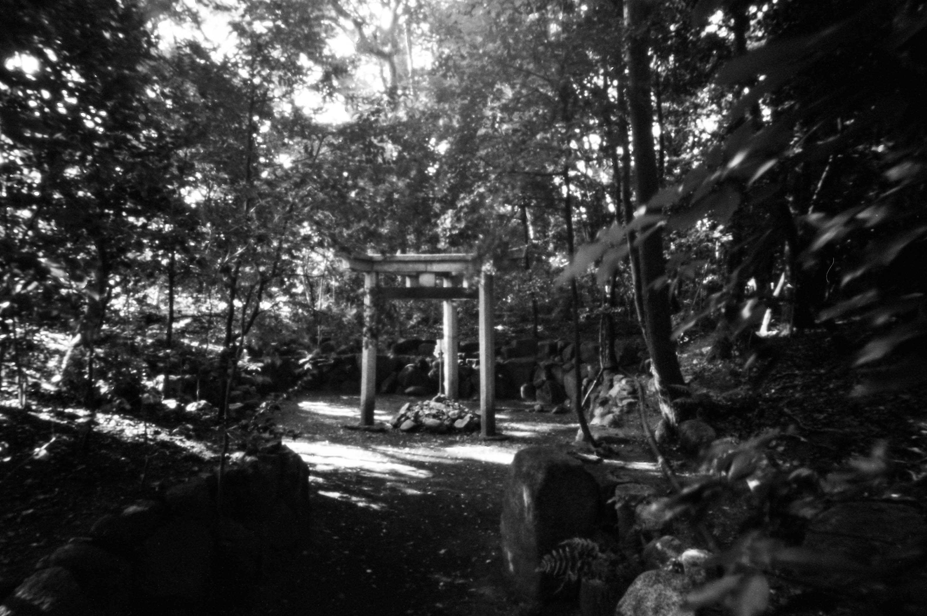 京都太秦の蚕ノ社の三本の鳥居