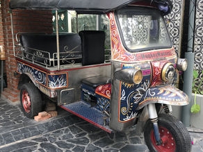 Le tuk tuk.