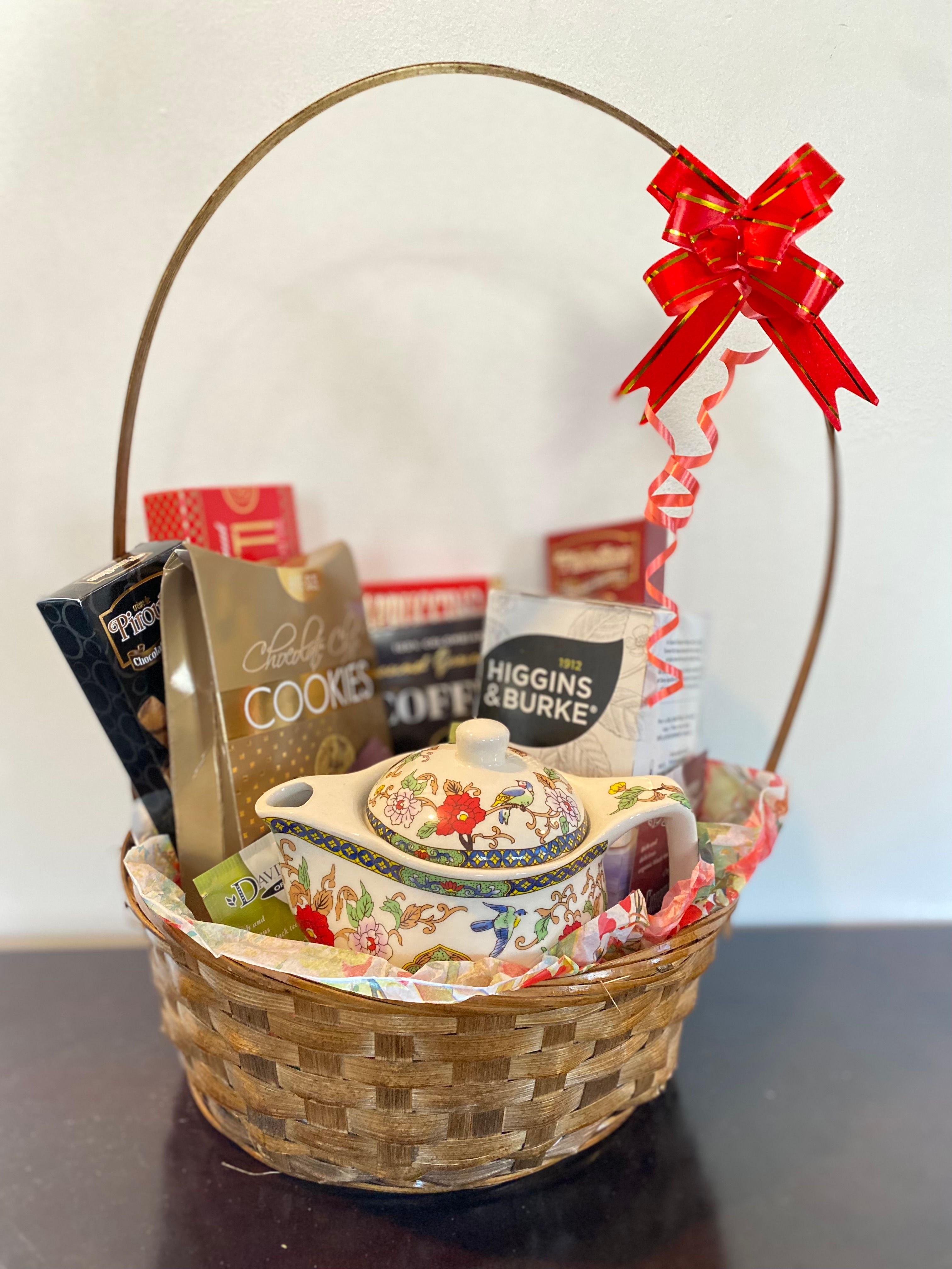 TEA, COFFEE & TREATS