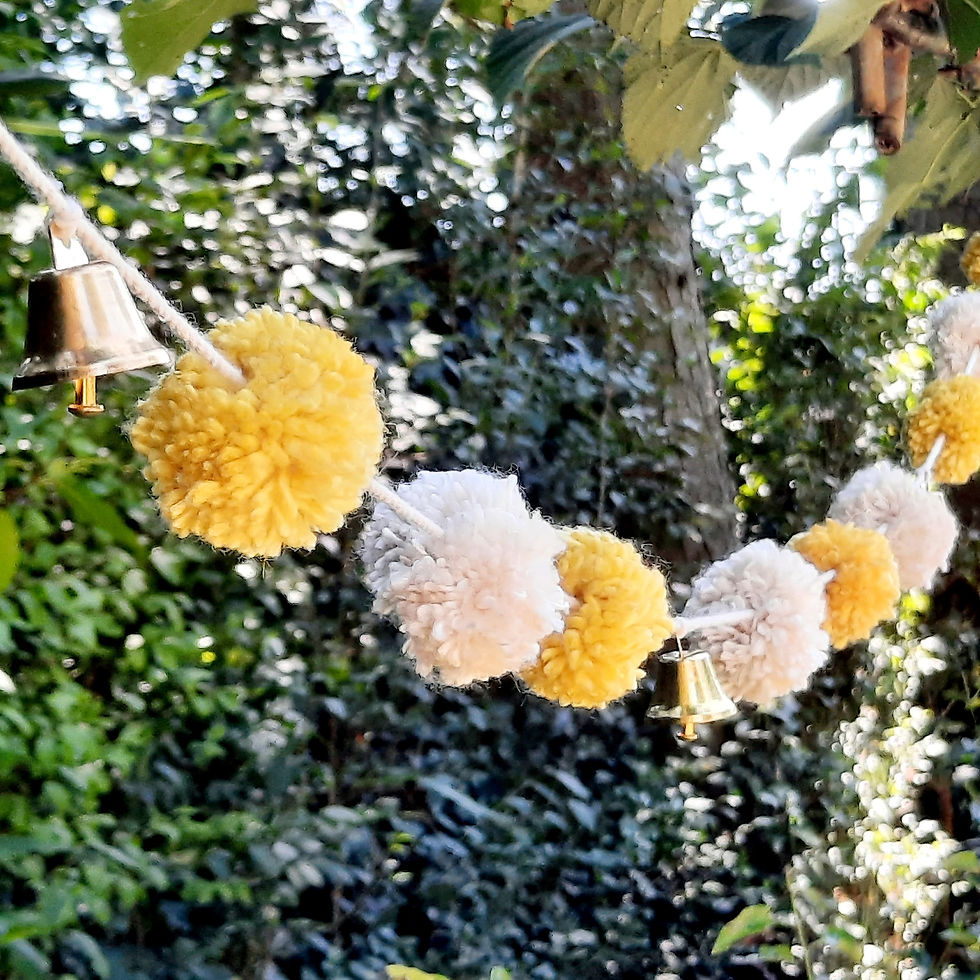 Thumbnail: Pompom garland