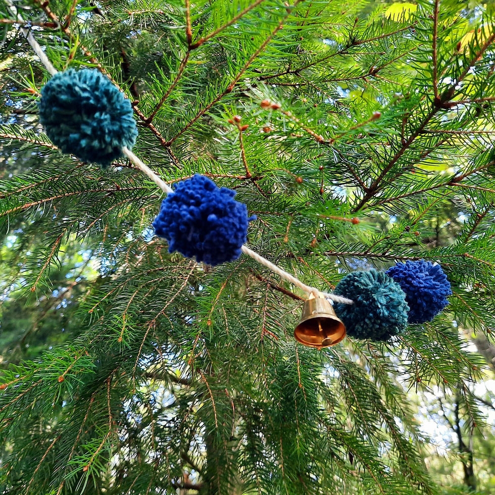 Thumbnail: Pompom garland
