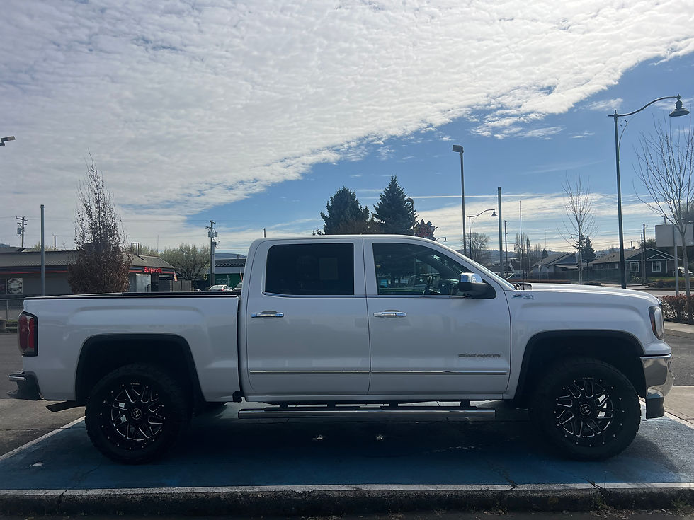 Thumbnail: 2017 GMC SIERRA SLT 4X4