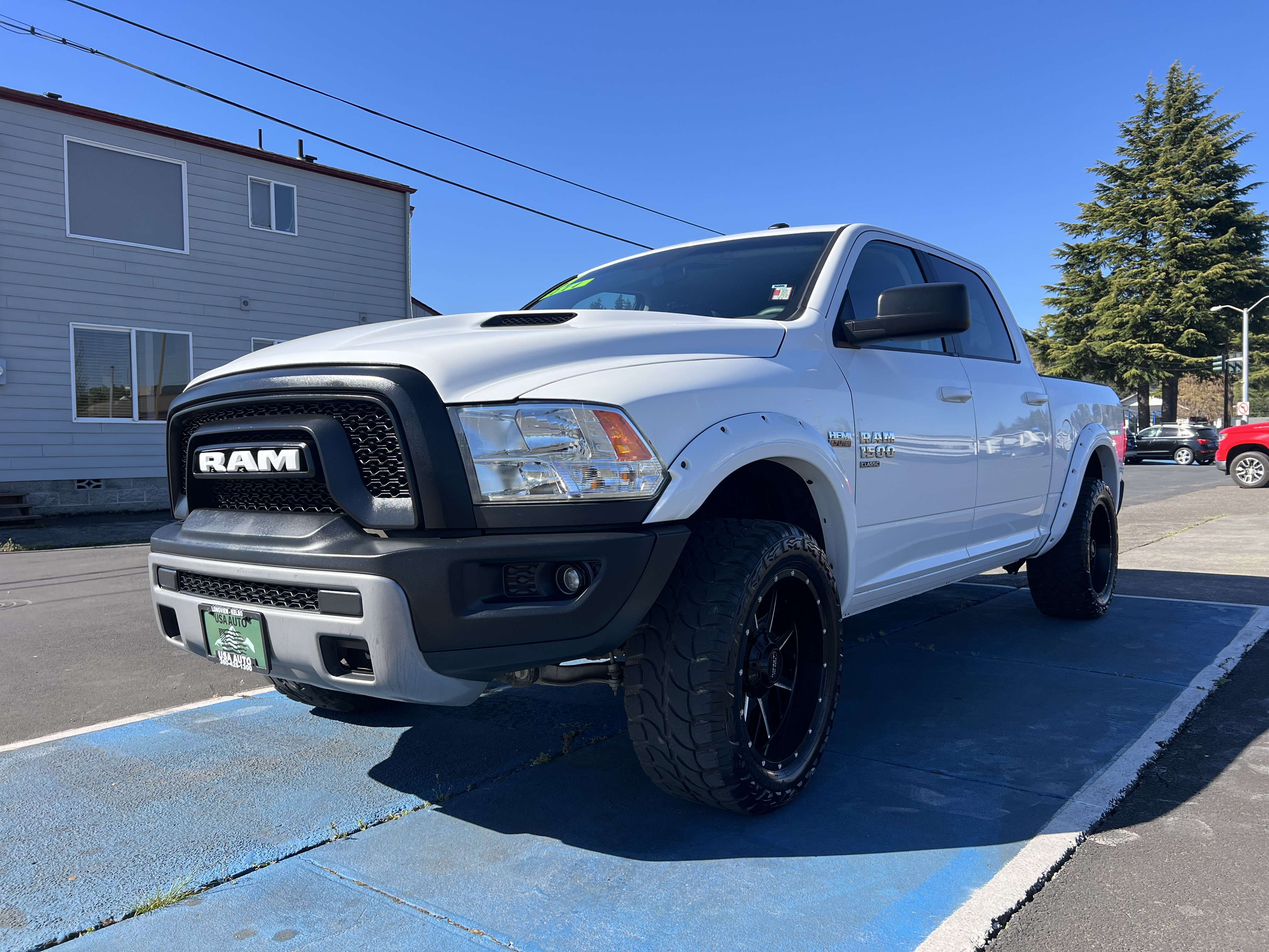 2019 RAM 1500 Classic SLT 4x4 Crew Cab 5'7's photo