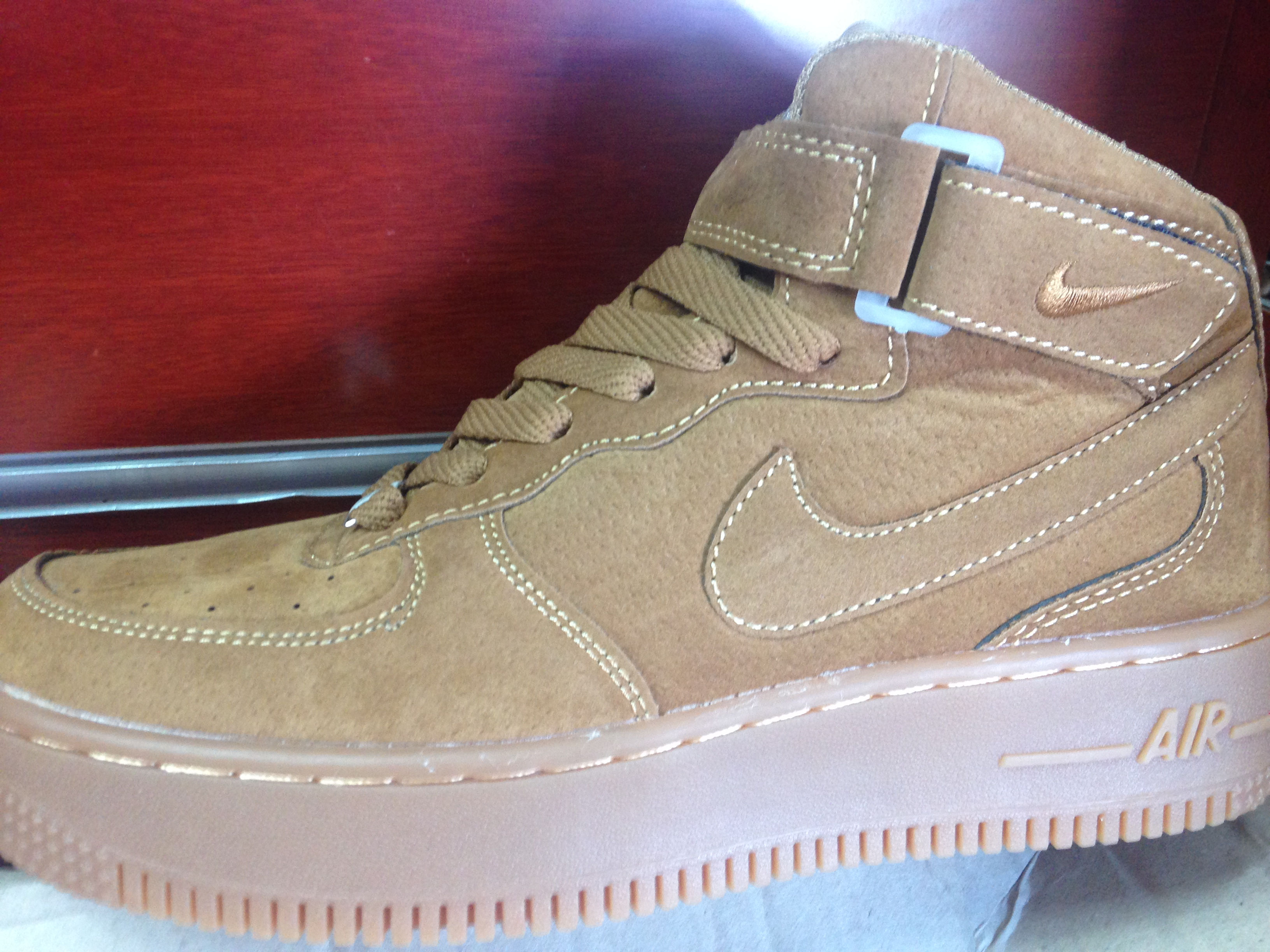 AM10J16Apparel Tekkies