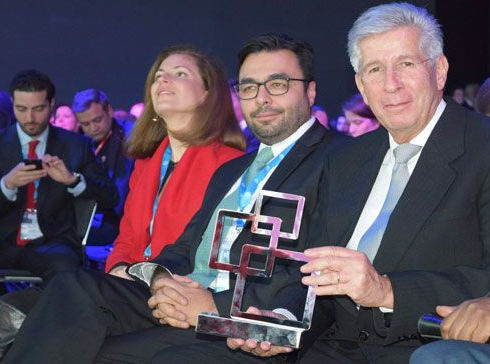 Galardonan a México por reformas en telecom