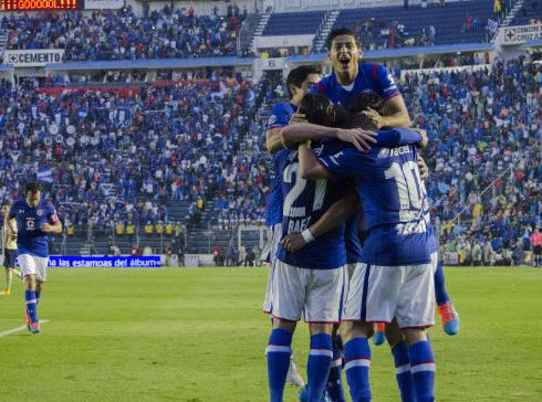 Quintero es expulsado por una barrida a Giménez, Cruz Azul 2-3 América