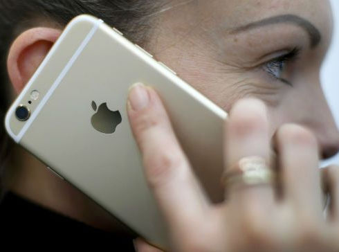 Apple rechaza orden judicial de intervenir celular ligado a masacre