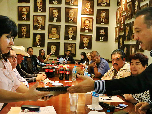 Alcalde entrega bitácora de pavimentación
