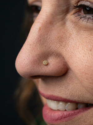 Piercing nosu – nostril, Black House Tattoo Praha