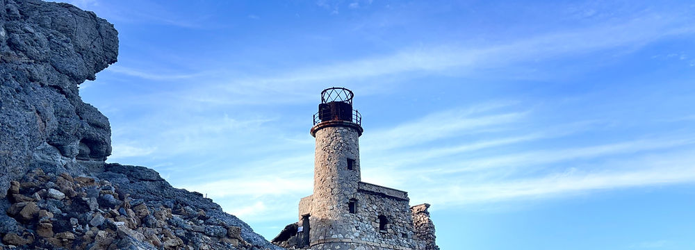Aforesmenos Lighthouse as you see it from the official trail 
