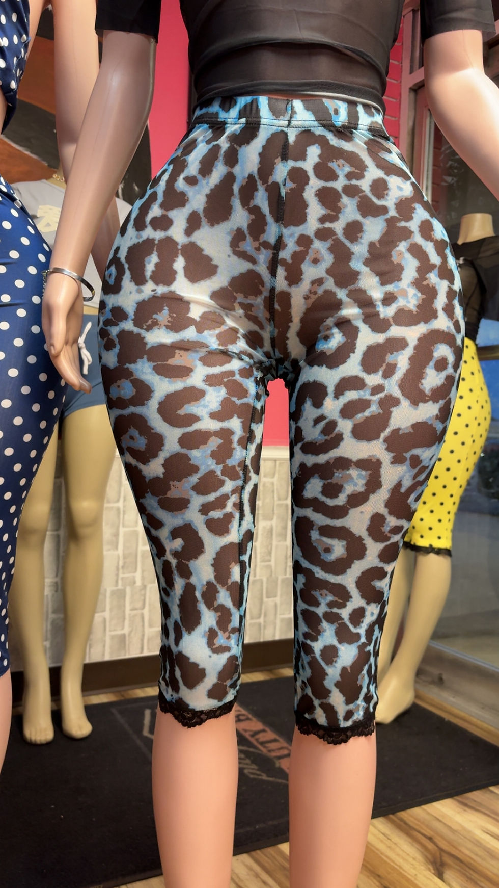 Thumbnail: Leopard knee knockers 