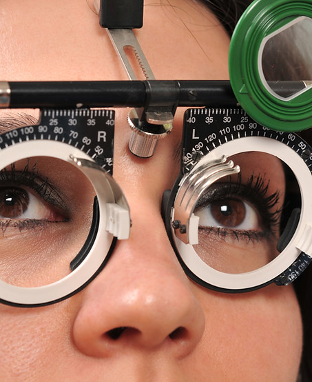 Kadın hasta göz sınav