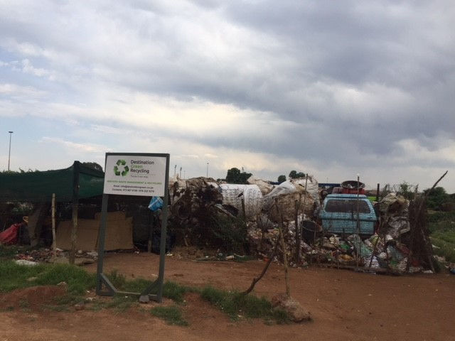 We found a recycling facility in Tembisa next to the Sedibeng stream. It is well organised with recycling skips, and shaded area for sorting. 