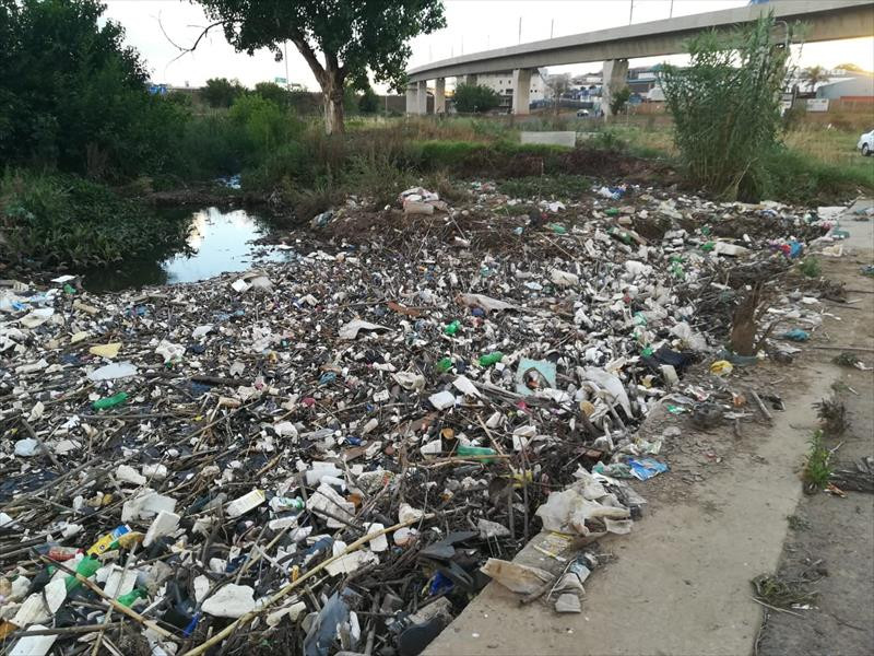 UPDATE: ‘Four tons’ of garbage accumulating in Hennops River